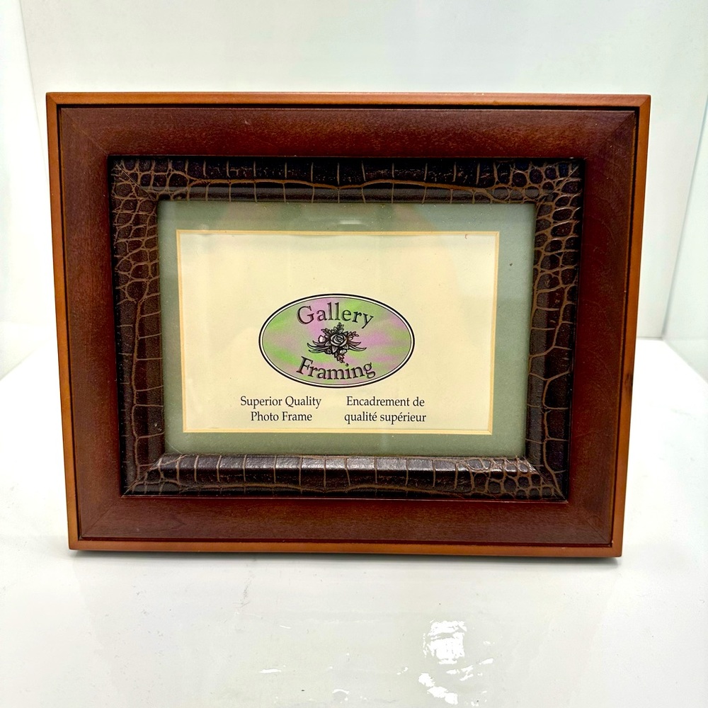 🔥$15 or bundle 3 for $30.   NWOT Gallery Framing Photo Frame
